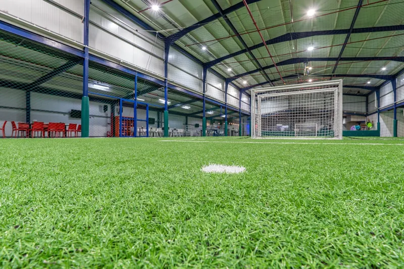 Portería y marcación de la cancha